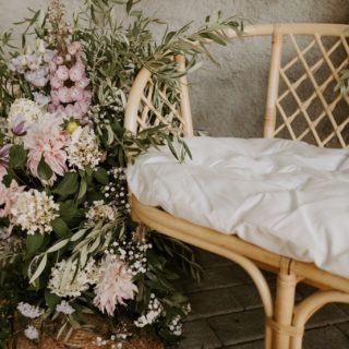 IN LOVE... 🌈

... de ses merveilleux détails capturés par @diana_baccini lors de cette jolie cérémonie d'accueil et de mariage laïque ✨

Ils m'ont fait confiance et j'ai adoré imaginé la décoration de leur journée. 🥰

Photos @diana_baccini 
Cérémonie @_creativy_ceremonie
Fleurs @flore.et.sens.1870 
•
•
•
•
•
#decomariage #decoratrice #mariagediy #weddingfloral #weddingflowersdeco #fleursmariage #weddingflower #mariagesuisse #swissweddingdesigner #mariageecologique
#ecoweddinginspiration #weddingdecorator #inspirationdecoration #decorationdesigner #bouquetmariee #idoitmyself #decorationnature #mariage2022 #inspirationevent #mariagepersonnalisé #organisationevenement #mariagenature #simpleweddingdecoration #decorationmariage #decoratricemariage #mariagedecor #organisatricedemariage #weddingdecorationideas #costumemariage #mariageboheme