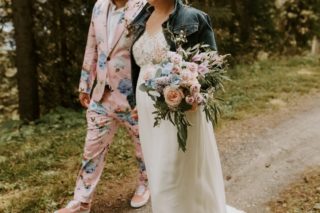 COSTUME 🌼

J'adore ce costume original qui correspondait parfaitement à ce marié ! C'est tellement important de vous sentir bien dans vos baskets le jour de votre mariage et que vos tenues vous ressemblent à 100%. 

Et ce bouquet qui allait parfaitement avec 😍 

J'ai hâte de vous montrer d'autres photos de ce joli mariage ✨

Photos : @diana_baccini 
Fleurs : @flore.et.sens.1870 
•
•
•
•
•
#decomariage #decoratrice #mariagediy #weddingfloral #weddingflowersdeco #fleursmariage #weddingflower #mariagesuisse #swissweddingdesigner #mariageecologique
#ecoweddinginspiration #weddingdecorator #inspirationdecoration #decorationdesigner #bouquetmariee #idoitmyself #decorationnature #mariage2022 #inspirationevent #mariagepersonnalisé #organisationevenement #mariagenature #simpleweddingdecoration #decorationmariage #decoratricemariage #mariagedecor #organisatricedemariage #weddingdecorationideas #costumemariage #mariageboheme